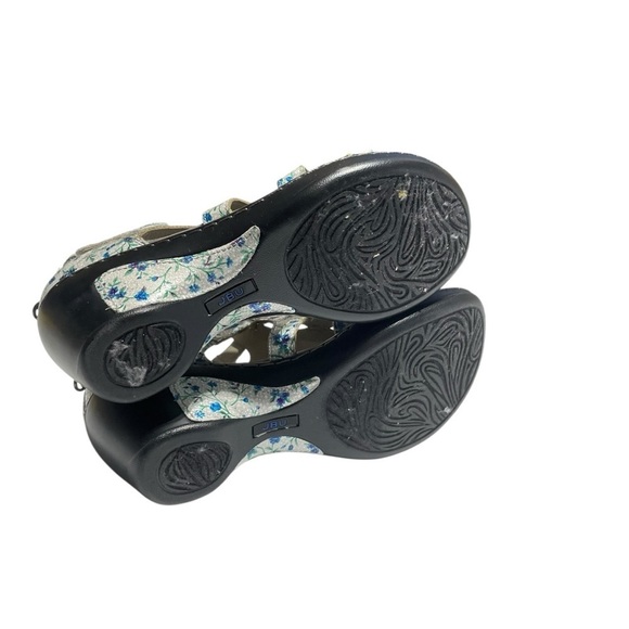 JBU Jambu Northstar Laser Cut Wedge Sandal Ditzy Floral Women Size 9.5 - Picture 8 of 14